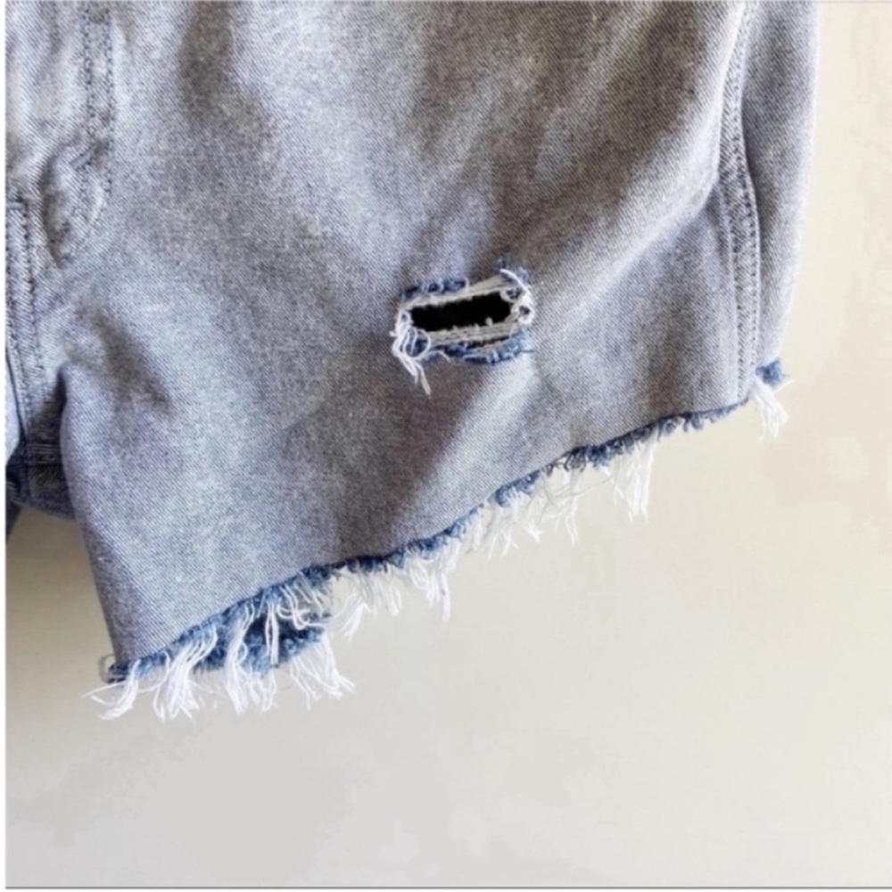 Levi's cut off denim shorts distressed high waist - Picture 3 of 7